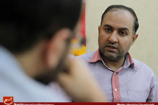 یک اقتصاددان: با این مشاوران اقتصادی در دولت نمی‌توان اقتصاد مقاومتی را پیش برد