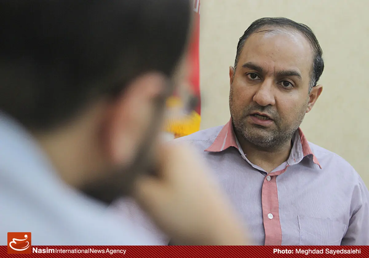 یک اقتصاددان: با این مشاوران اقتصادی در دولت نمی‌توان اقتصاد مقاومتی را پیش برد
