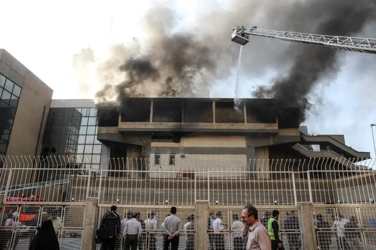 آتش‌سوزی تالار وزارت کشور مهار شد+عکس