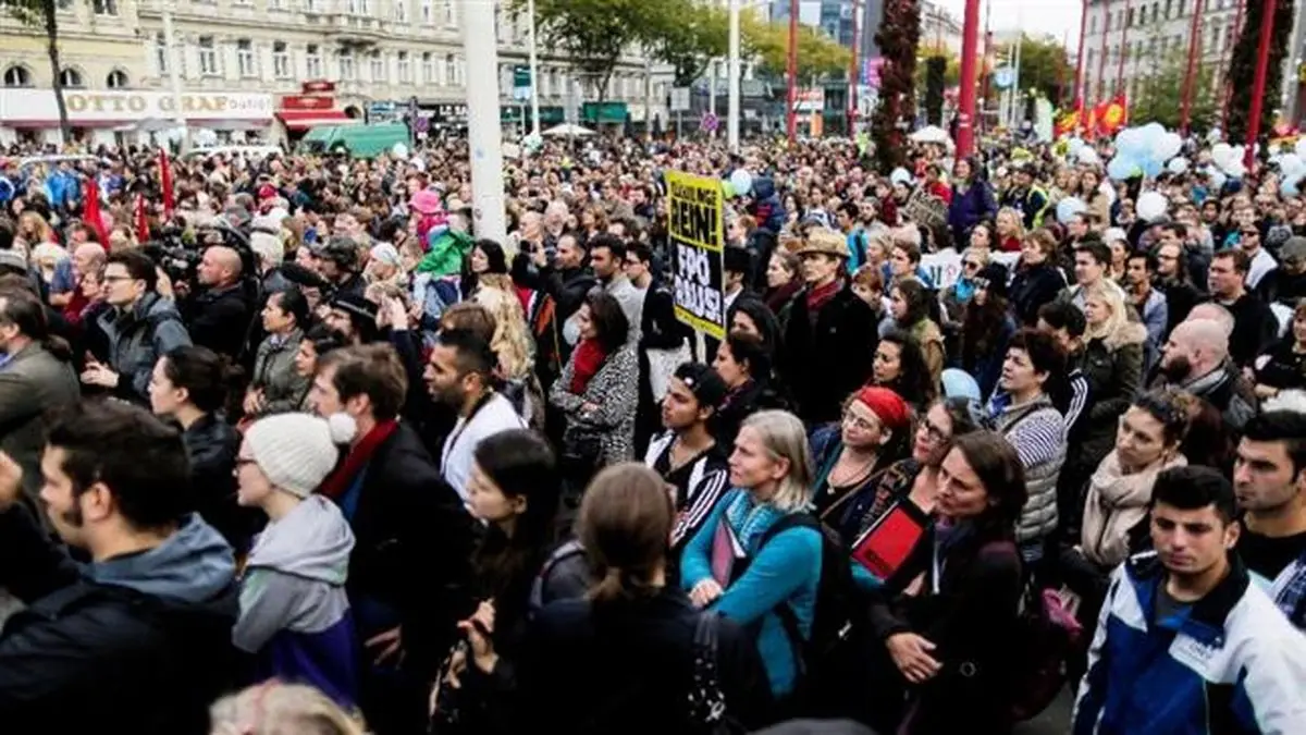 ده‌ها هزار نفر در حمایت از پناهجویان در اتریش تظاهرات کردند