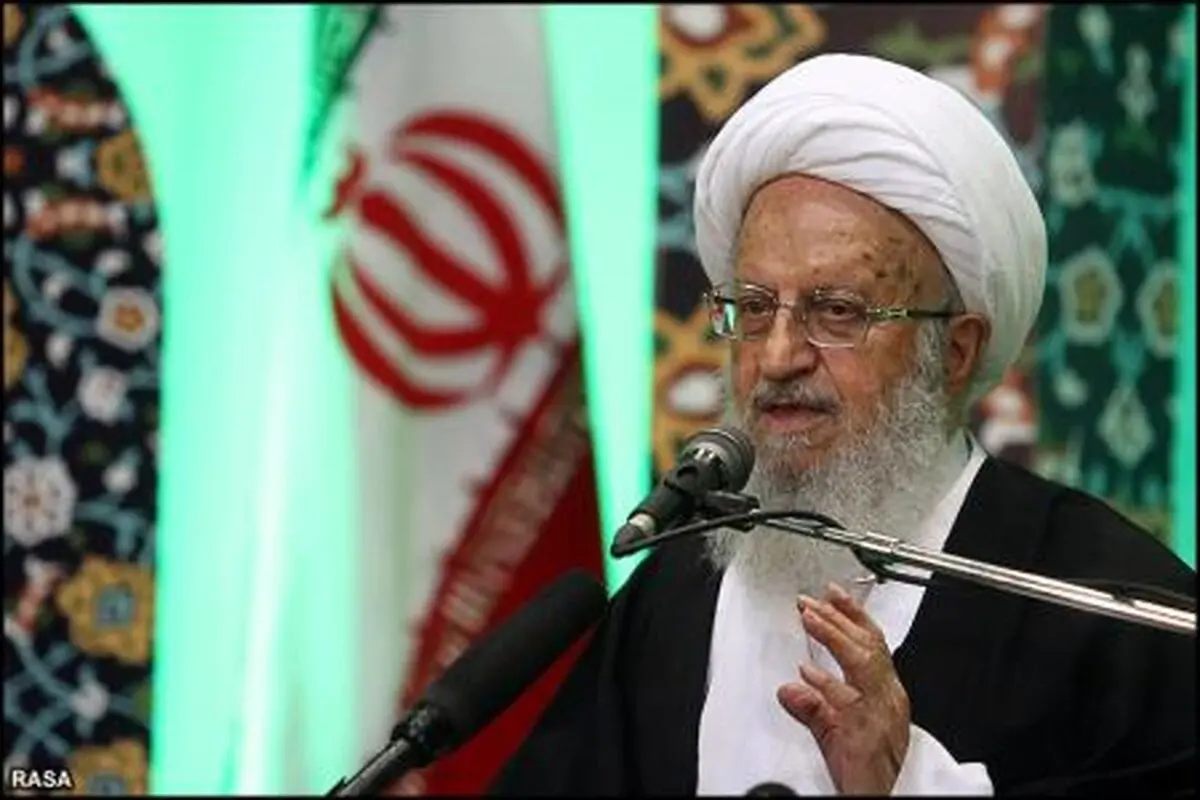 آیت‌الله مکارم شیرازی: نیروی انتظامی با حضور در صدا و سیما فرهنگ‌سازی بیشتری انجام دهد