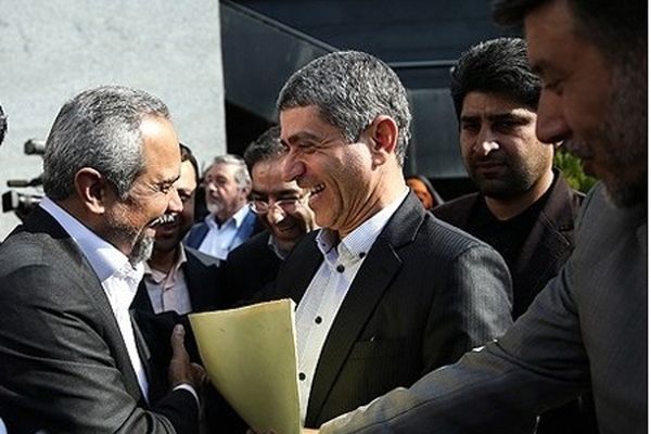 ایزدخواه: تیم روحانی بدون دلیل و جایگزین، طرح های خوب دولت قبل را متوقف کرد