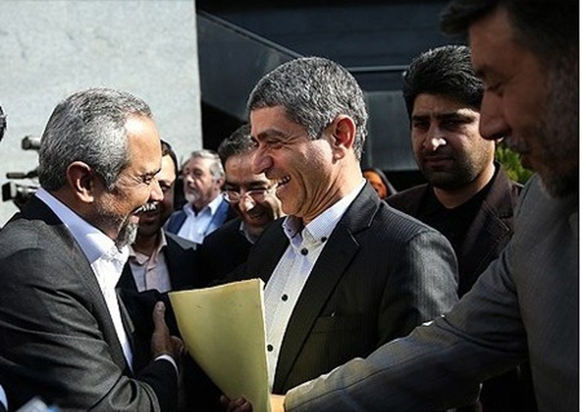 ایزدخواه: تیم روحانی بدون دلیل و جایگزین، طرح های خوب دولت قبل را متوقف کرد