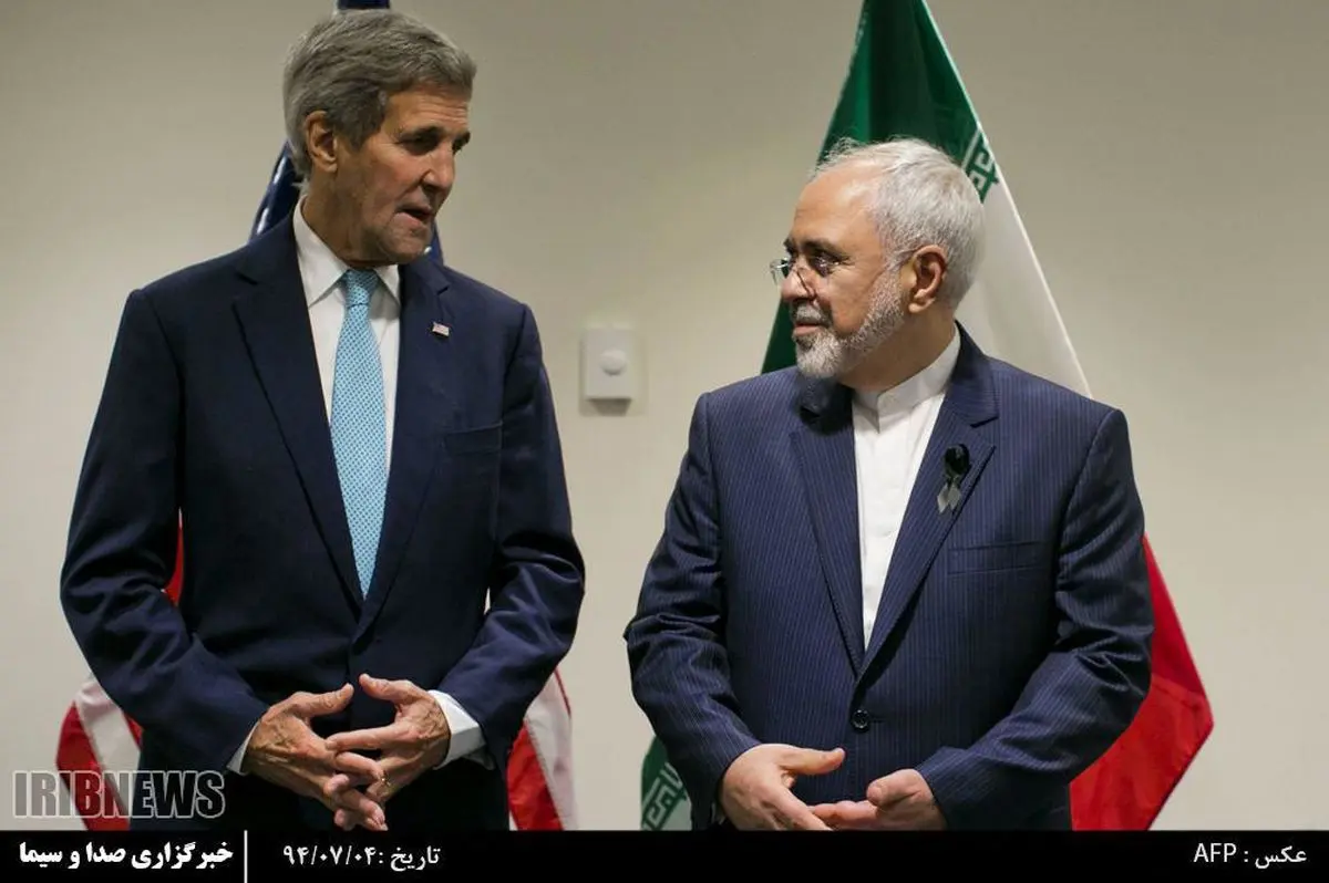 روبان مشکی روی کت ظریف در دیدار با جان کری + عکس