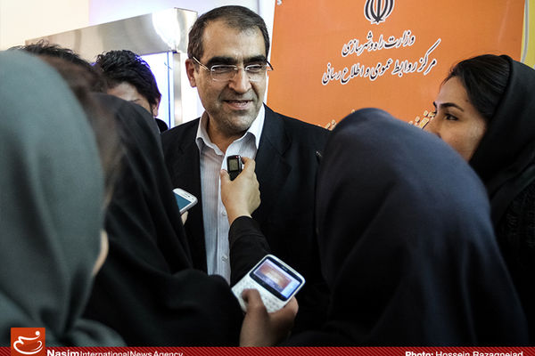 وزیر بهداشت با خانواده شهید رهبر دیدار کرد
