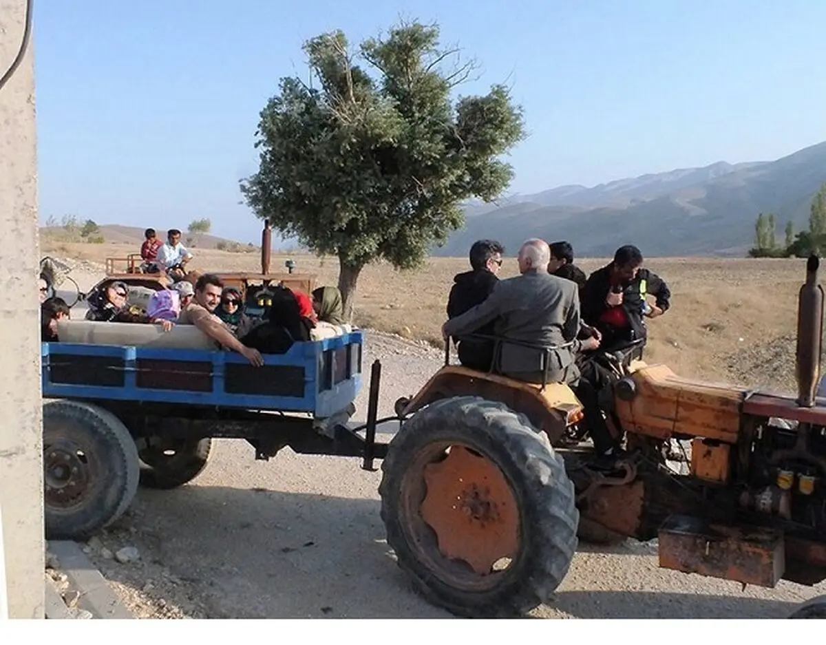 معاون وزیر راه و شهرسازی: عمده حمل و نقل روستایی با تراکتور انجام می‌شود