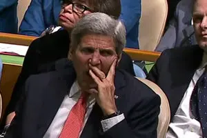 خمیازه جان کری در خلال سخنرانی اوباما