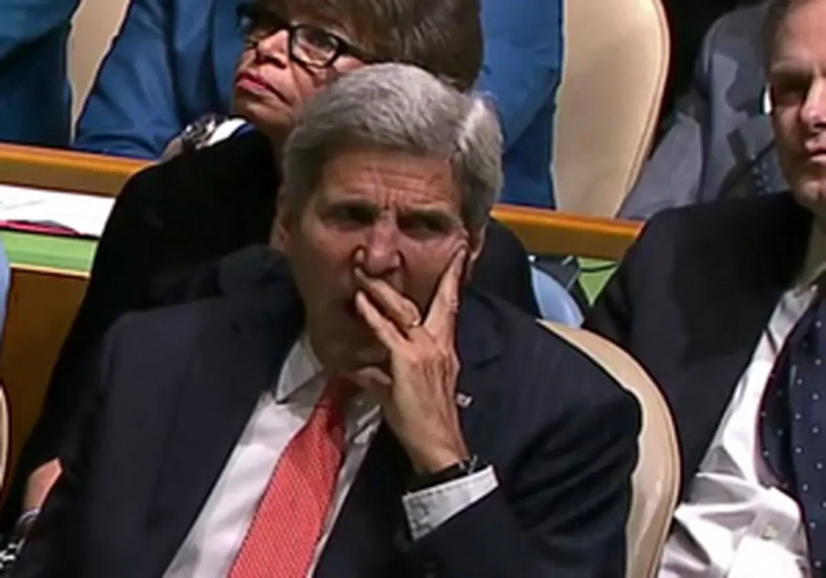 خمیازه جان کری در خلال سخنرانی اوباما