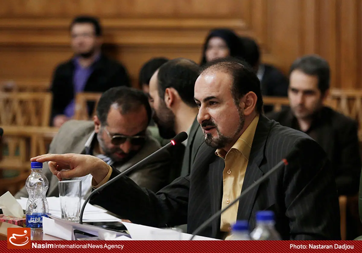 مختاباد: سازه میدان سپاه به جای توقف با سرعت در حال اتمام است