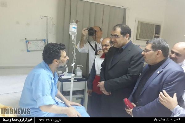 وزیر بهداشت از مصدومان فاجعه منا در بیمارستان مکه عیادت کرد+عکس