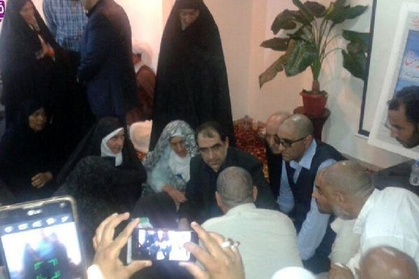 حضور وزیر بهداشت در جمع خانواده جان‌باختگان در مکه