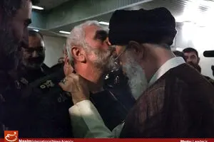 عکس خبری:: سردار شهید حسین همدانی در کنار رهبر معظم انقلاب