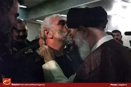 عکس خبری:: سردار شهید حسین همدانی در کنار رهبر معظم انقلاب