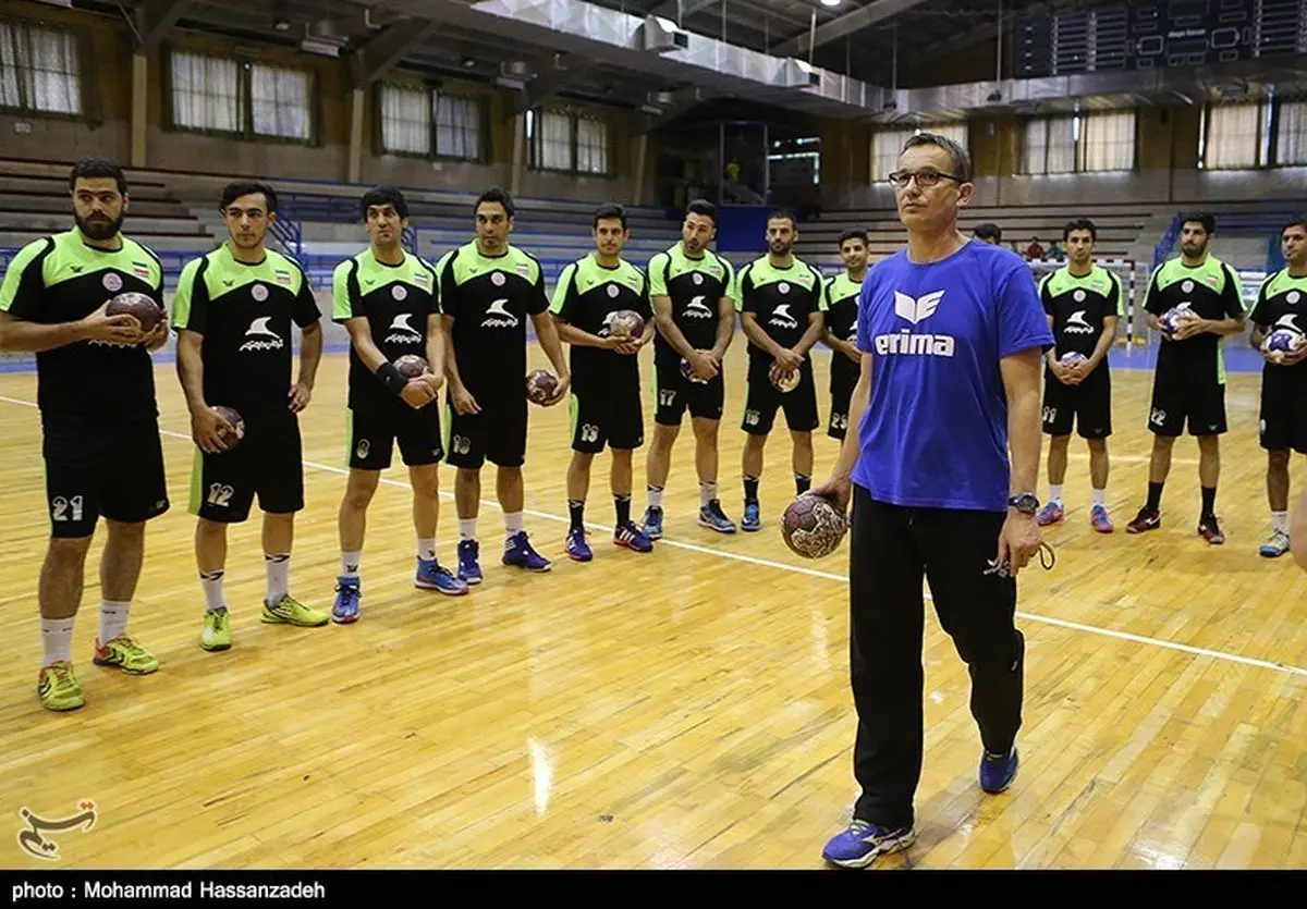 سرمربی تیم ملی هندبال: بزرگترین مشکل تیم در اختیار نداشتن بازیکنان اصلی است