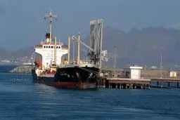 نخستین کشتی پس از سه هفته در یمن پهلو گرفت