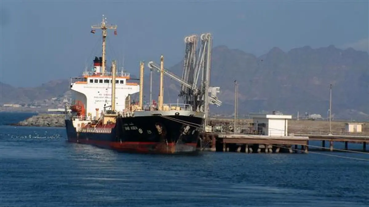 نخستین کشتی پس از سه هفته در یمن پهلو گرفت