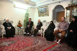 روحانی: ایثارگران و خانواده آنان معلمین بزرگ جامعه و مخصوصاً نسل جوان هستند