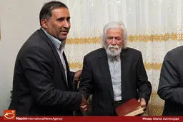 جمعی از شعرا و اهالی رسانه به دیدار حمید سبزواری رفتند