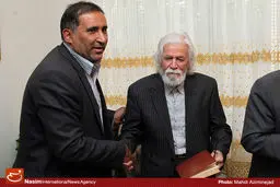جمعی از شعرا و اهالی رسانه به دیدار حمید سبزواری رفتند