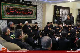 عکس خبری:: عزاداری رئیس‌جمهور با نوجوانان و جوانان در مرکز خیریه بهشت امام رضا(ع)