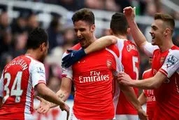 آرسنال موقتا صدرنشین شد