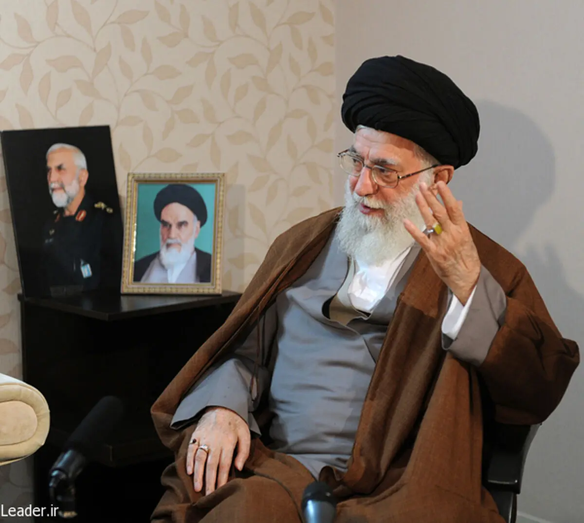 حاشیه‌های حضور رهبر انقلاب در منزل سردار شهید همدانی