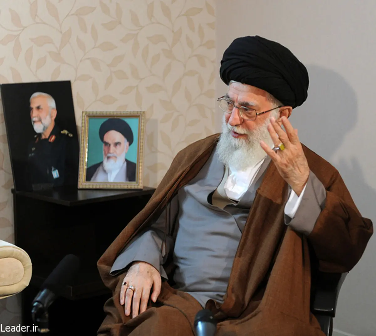 حاشیه‌های حضور رهبر انقلاب در منزل سردار شهید همدانی