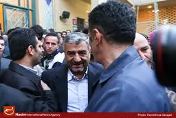 سرلشکر جعفری و خانواده سردار همدانی در منزل شهید باقری حضور یافتند