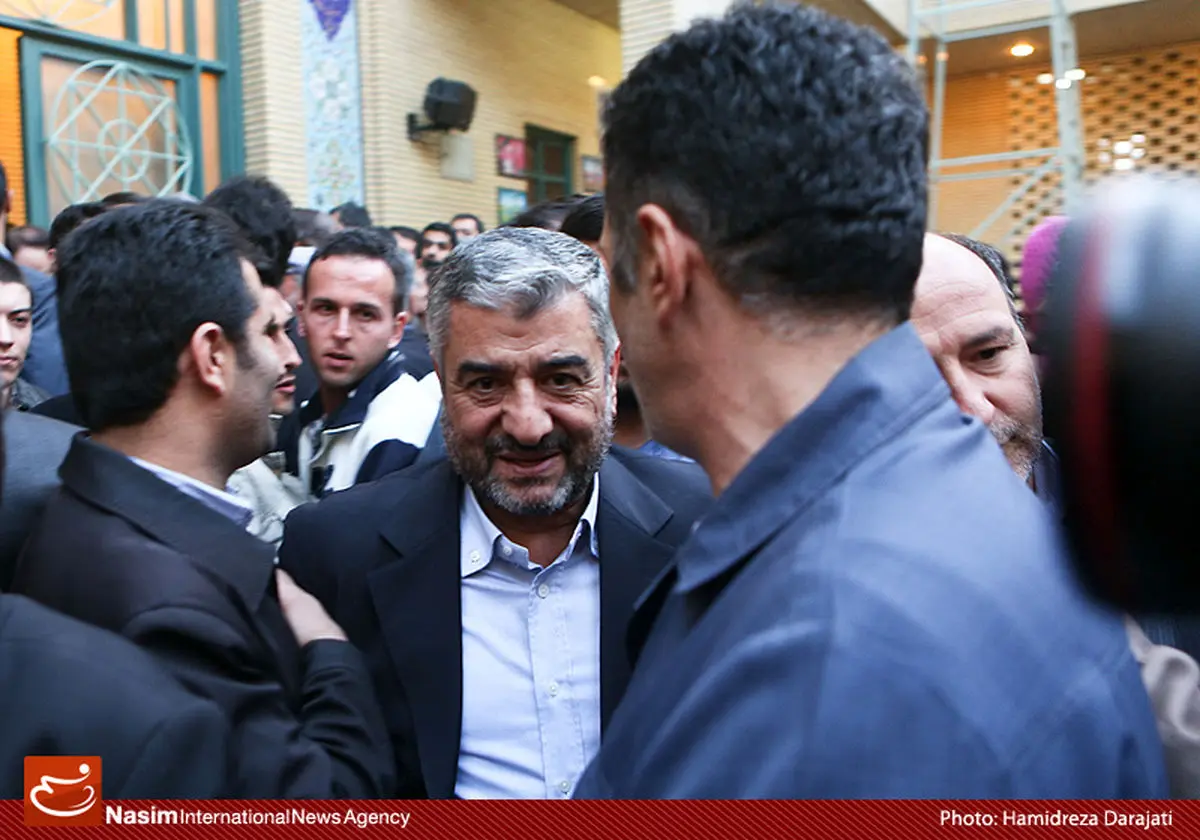 سرلشکر جعفری و خانواده سردار همدانی در منزل شهید باقری حضور یافتند