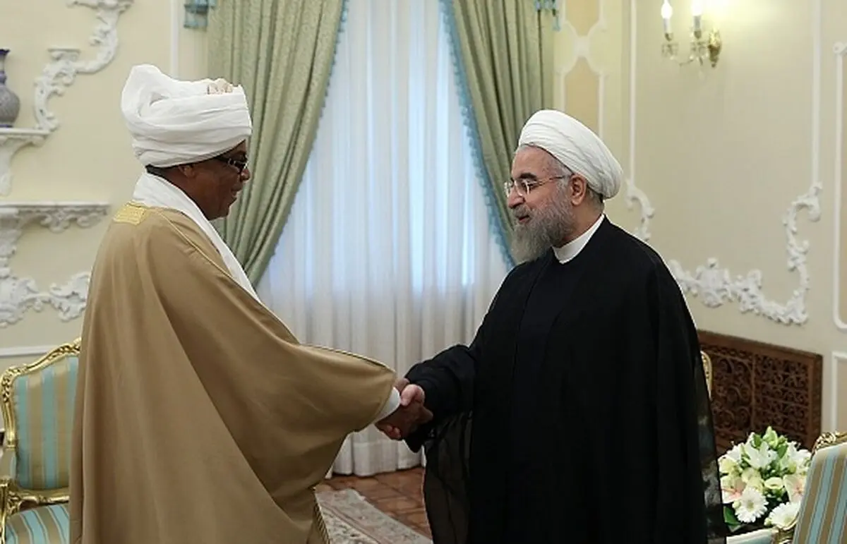 روحانی: مشکلات جهان اسلام را از طریق "غیر نظامی" حل کنیم