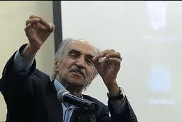مشاور ابتکار:
دولت تدبیر و امید در مباحث محیط‌زیست تنها شعار می‌دهد