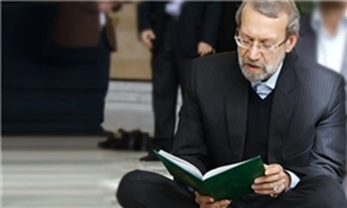 لاریجانی در منزل شهید مدافع حرم امین کریمی حضور یافت