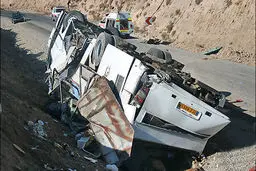 واژگونی اتوبوس با ۴۰ مسافر در جاده هراز