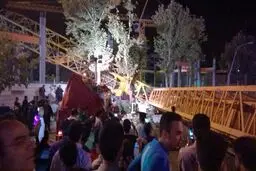 سقوط جرثقیل در خیابان خیام
