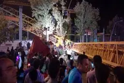 سقوط جرثقیل در خیابان خیام