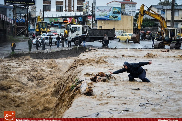 گزارش تصویری:: بارش شدید باران، آب‌گرفتگی، طغیان رودخانه‌ها و سیل در استان‌های شمالی کشور