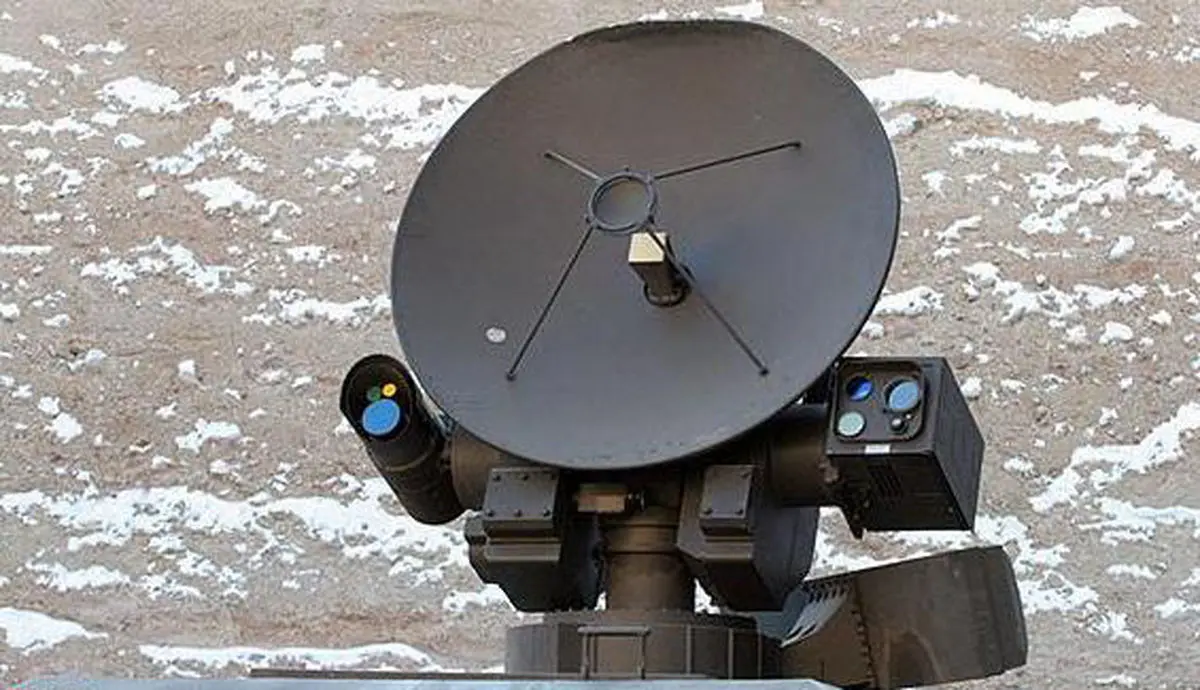 انهدام پهپاد دشمن فرضی با تست گرم سامانه‌های توپخانه‌ای اوپتیکی