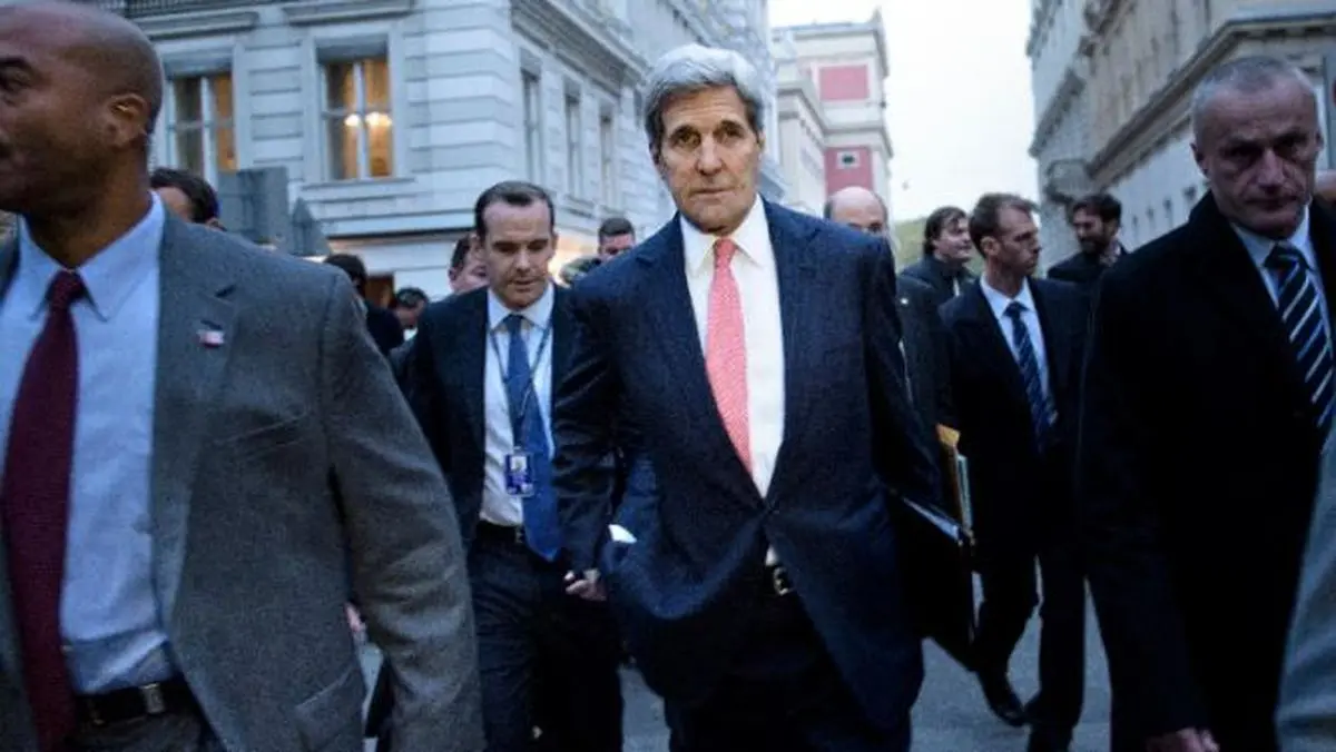 فرانس۲۴: جان کری با پای پیاده به دیدار ظریف رفت