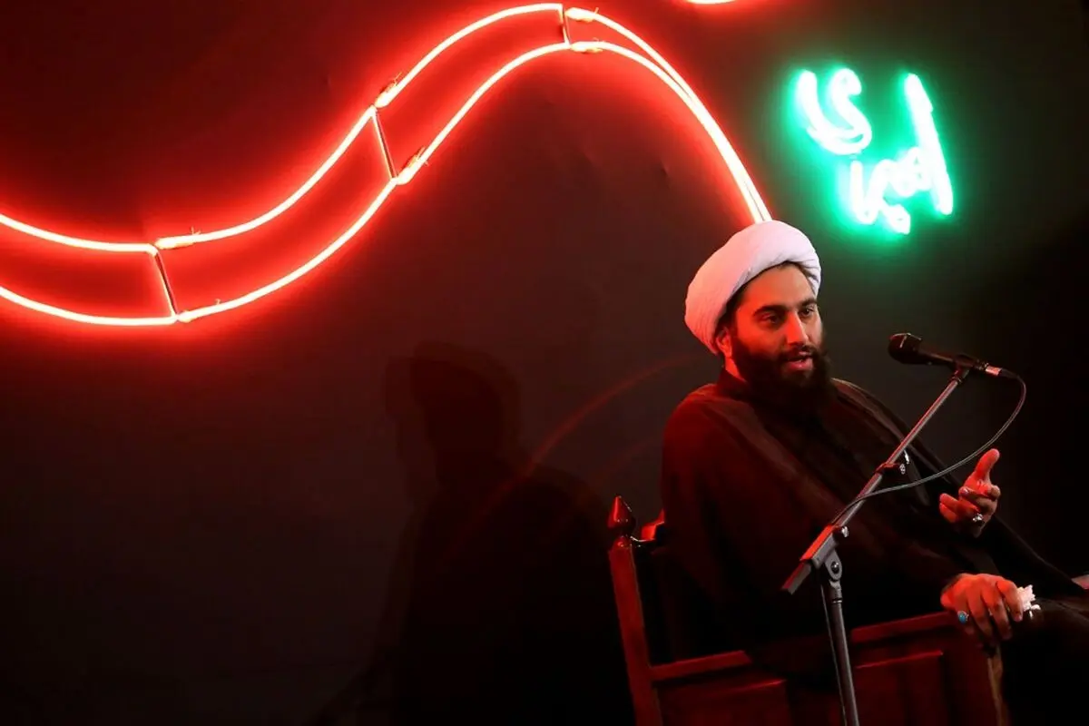 صوت:: کاشانی: اولین قدم جریان نفاق شکستن تقدس و حرمت رهبری است