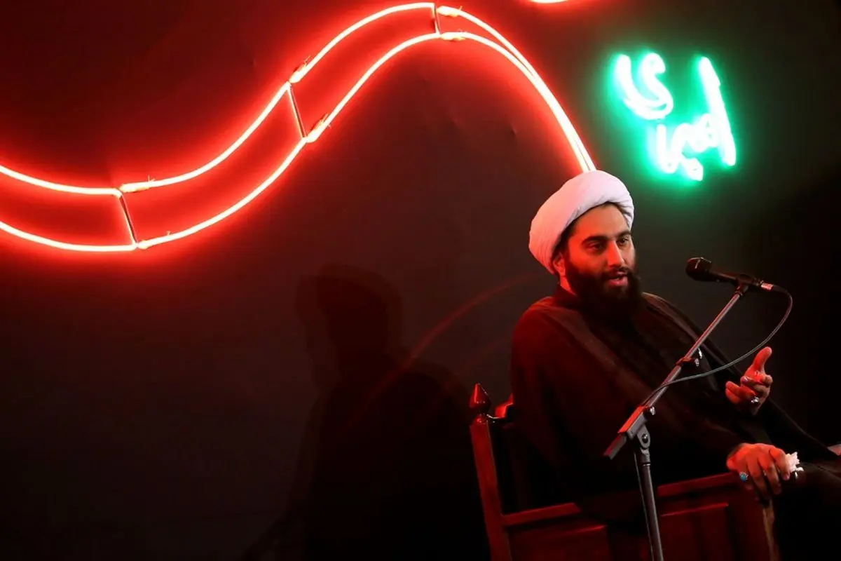 صوت:: کاشانی: اولین قدم جریان نفاق شکستن تقدس و حرمت رهبری است