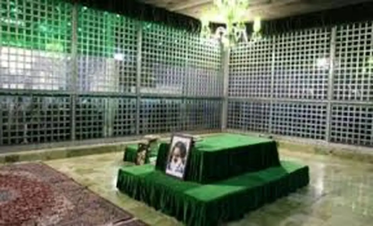 ادای احترام وزیر  خارجه و سفرای ایران  به امام راحل