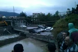 ۱۶ مصدوم در ریزش پل در مازندران + تصاویر