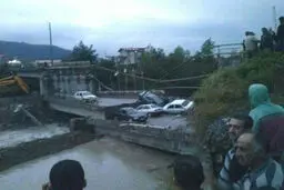 ۱۶ مصدوم در ریزش پل در مازندران + تصاویر