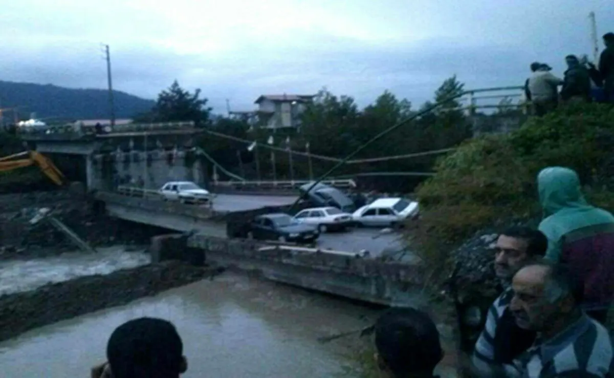 ۱۶ مصدوم در ریزش پل در مازندران + تصاویر