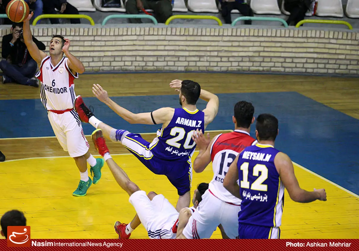 گزارش تصویری:: دیدار تیم‌های بسکتبال پتروشیمی بندرامام و شیمیدر تهران