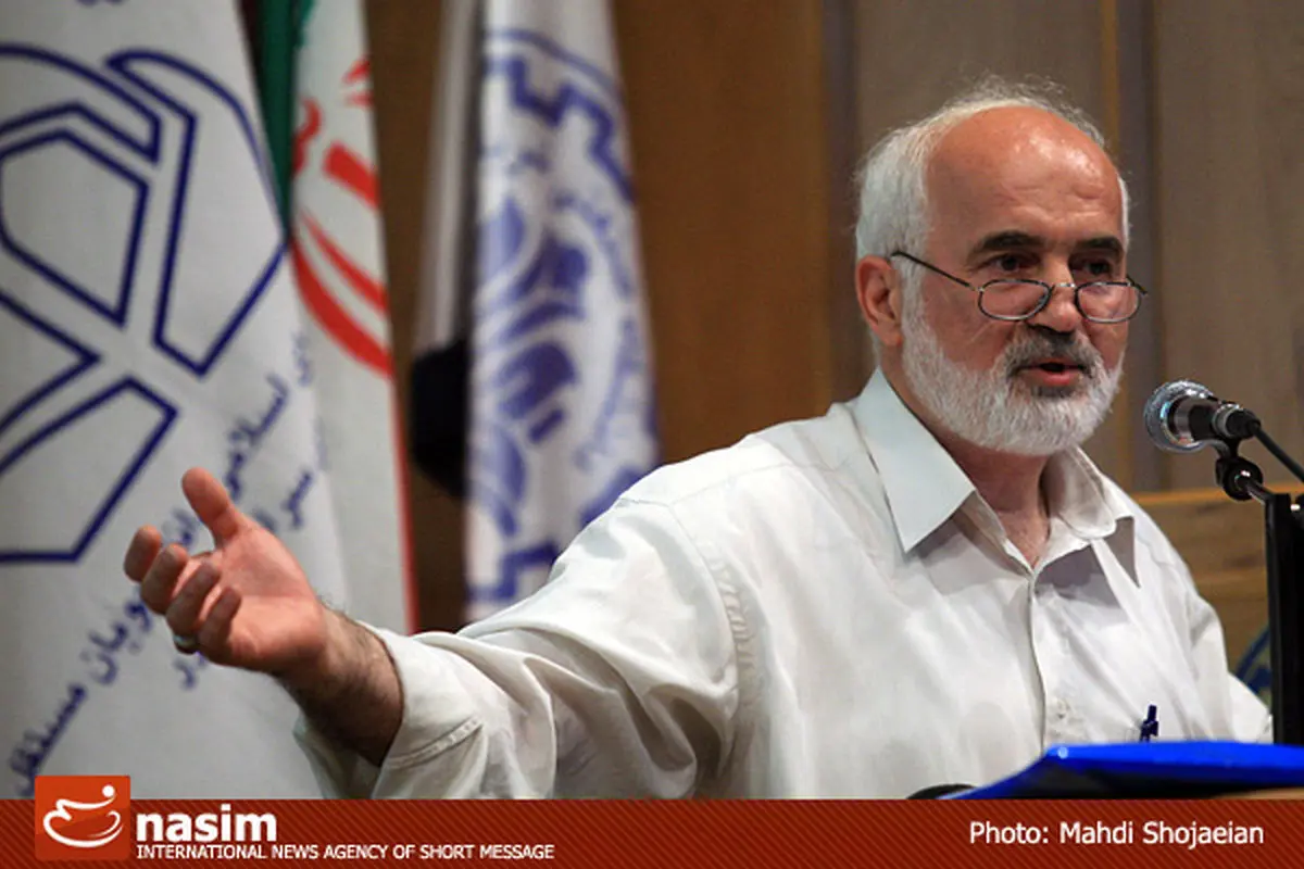 توکلی در اعتراض به عرضه محصولات پتروشیمی در بازار آزاد به شریعتمداری نامه نوشت