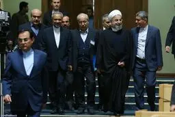 سایت حامی دولت: اختلاف  کینزین‌ها و کلاسیک‌‌ها و نئوکلاسیک‌‌ها در تیم اقتصادی دولت وجود دارد