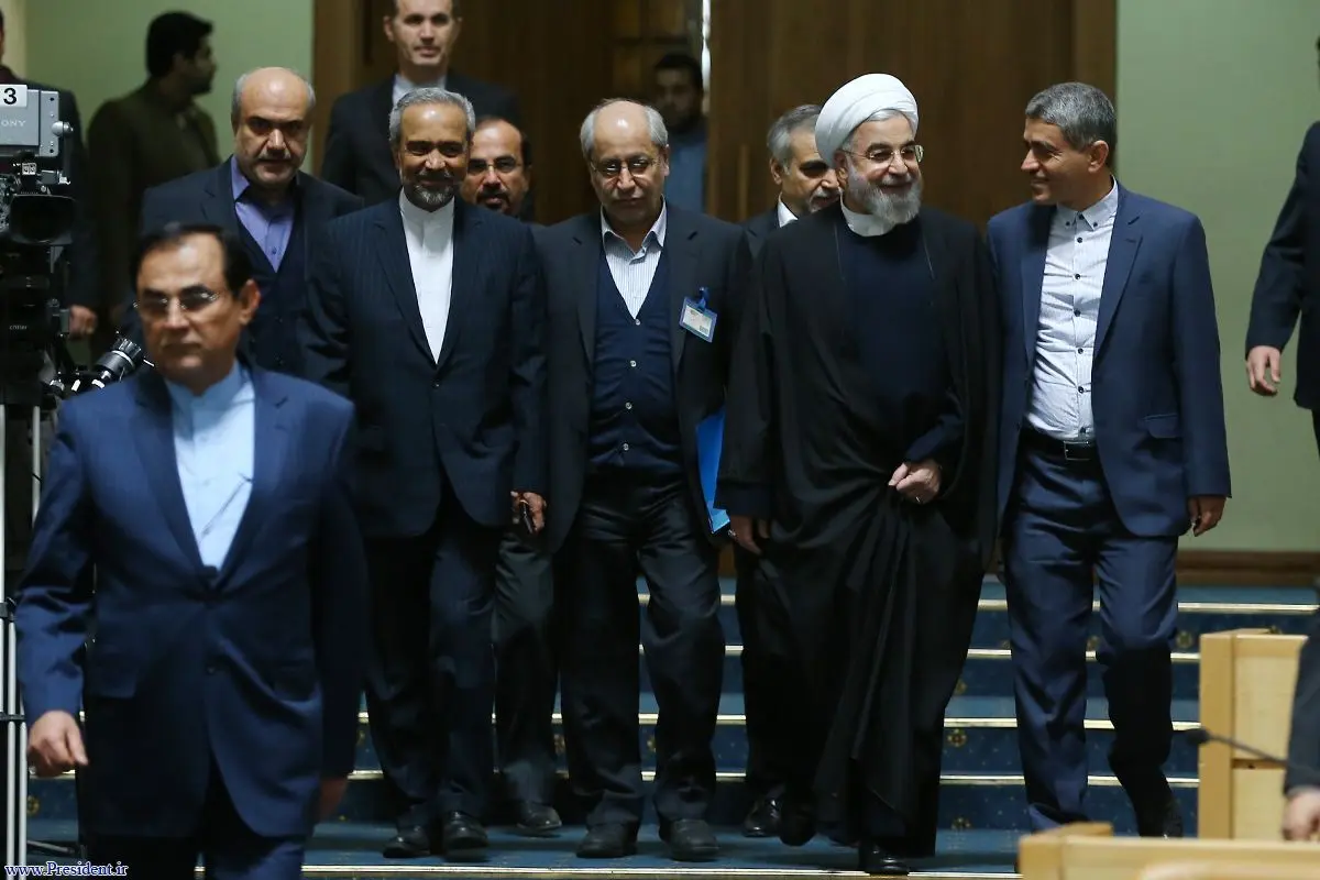 سایت حامی دولت: اختلاف  کینزین‌ها و کلاسیک‌‌ها و نئوکلاسیک‌‌ها در تیم اقتصادی دولت وجود دارد