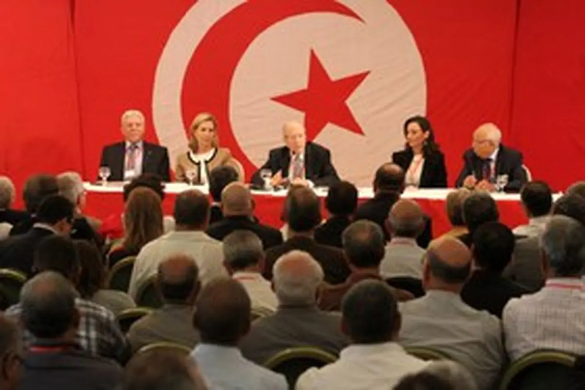 احتمال لغو عضویت ۳۲ نماینده پارلمان تونس از حزب حاکم "ندای تونس"