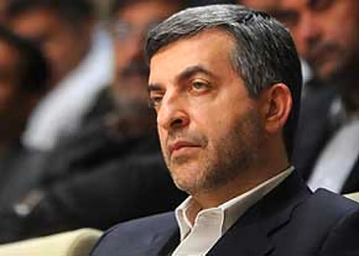 احمدی‌نژاد از خداحافظی مشایی از فعالیت‌های سیاسی خبر داد